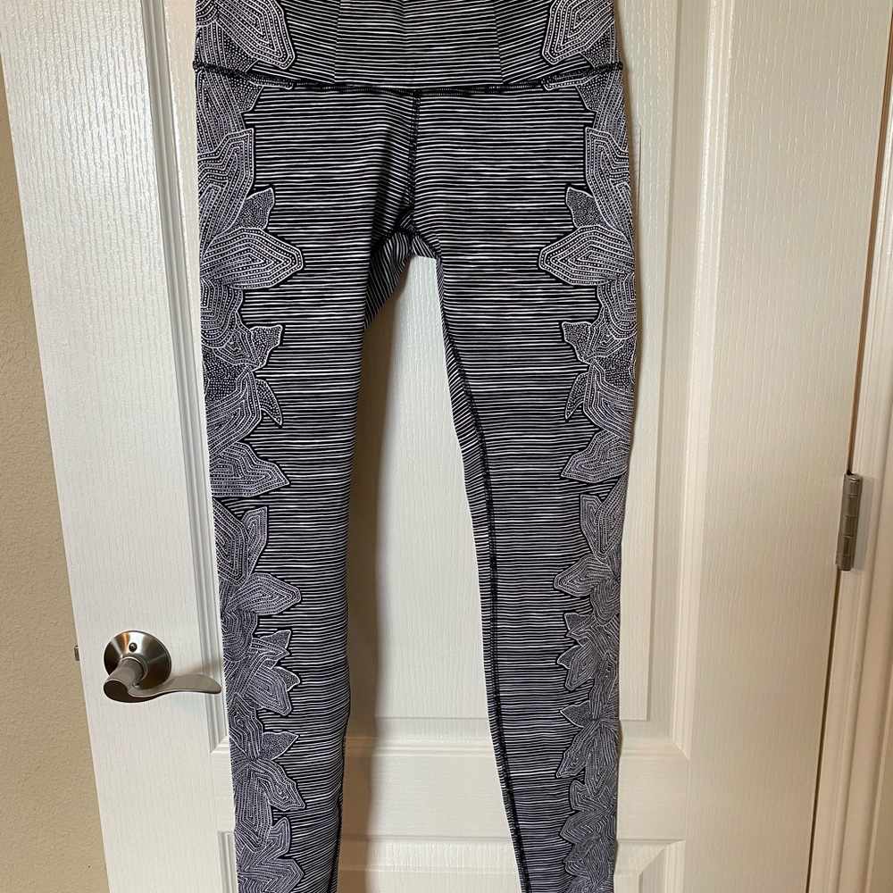 Lululemon Wunder Under full length pants - Picture 3 of 6